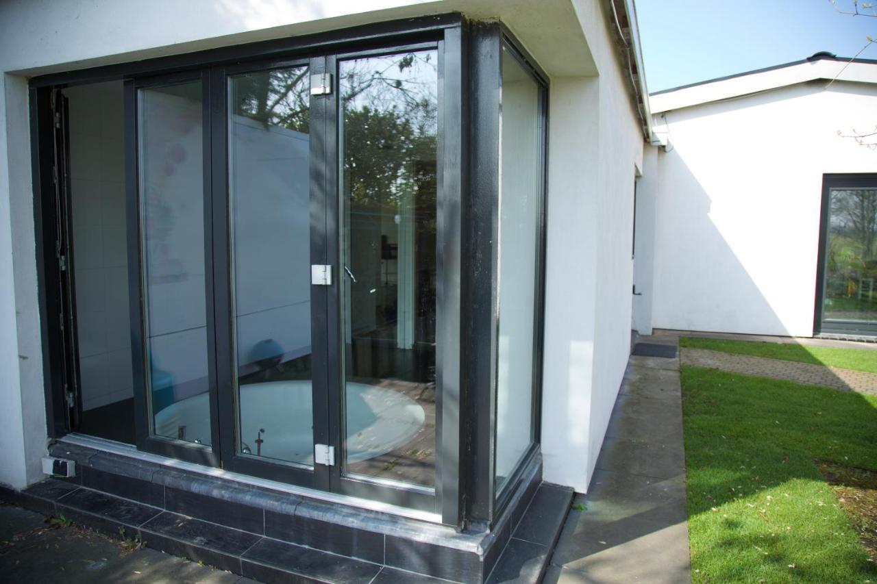Bungalow Haarlem Amsterdam With Jacuzzi Vijfhuizen Exterior photo